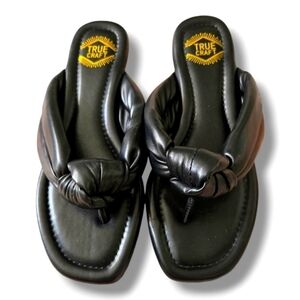 NWT True Craft Faux Leather Thong Slippers
